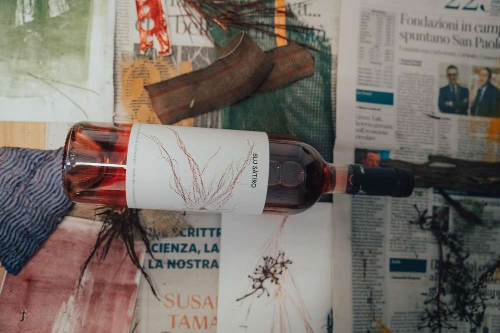 Blu Sàtiro, label printed from pine needles Blu Sàtiro, label printed from pine needles