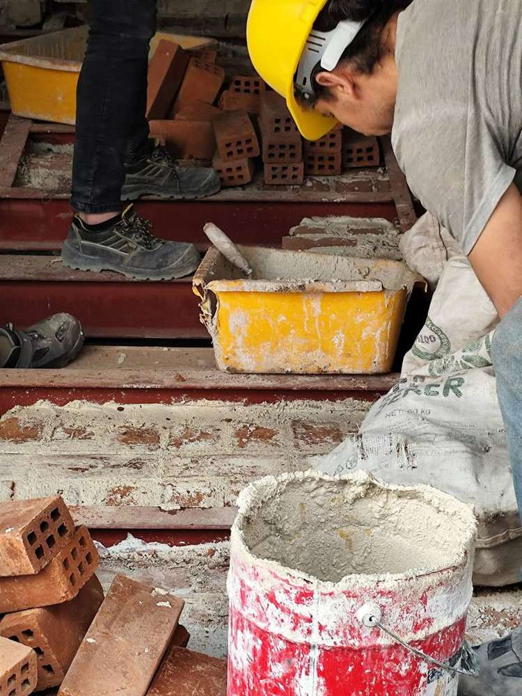 Albanian workers on a building site in Istanbul
