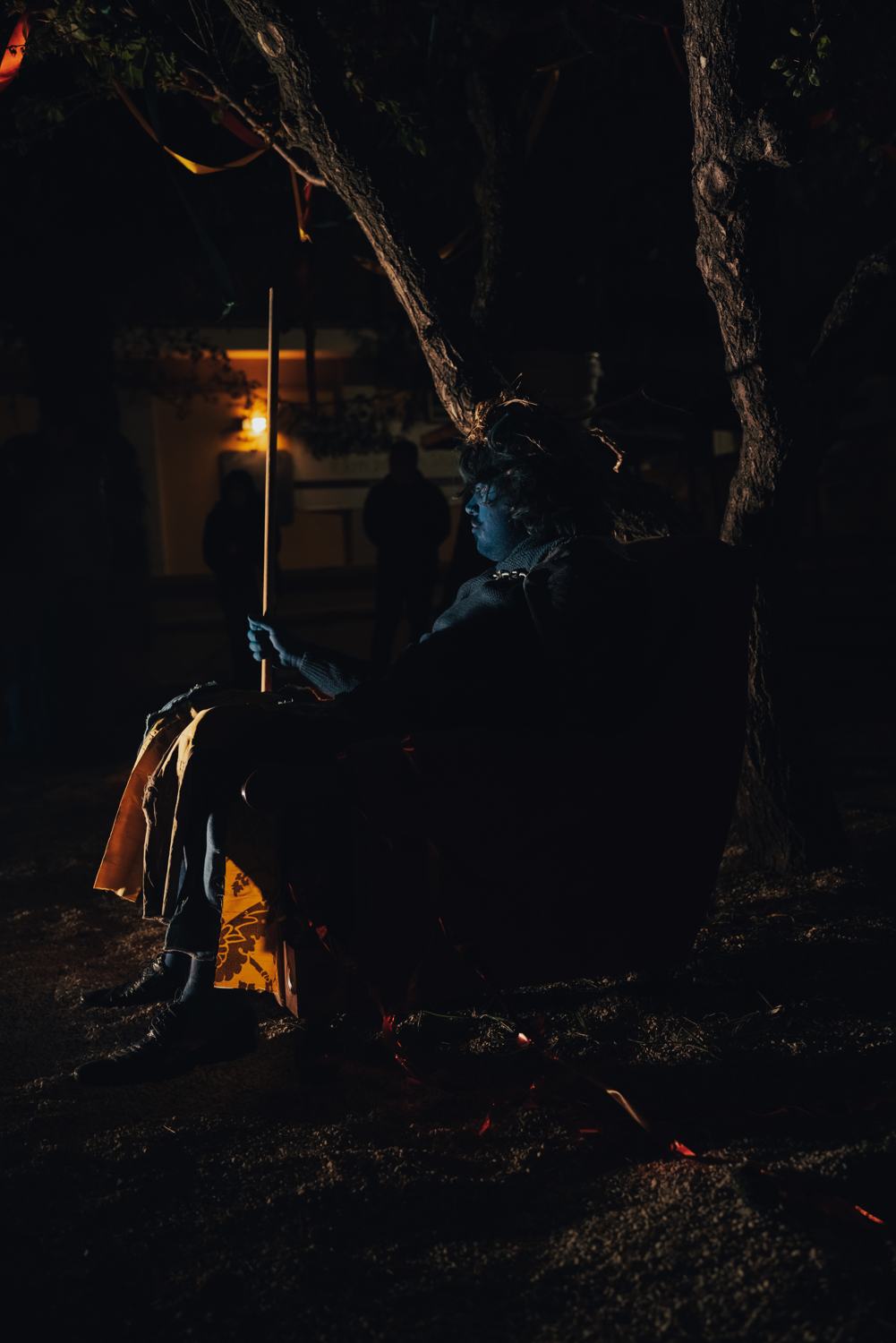Blu Sàtiro in profile, with his staff Blu Sàtiro in profile, with his staff