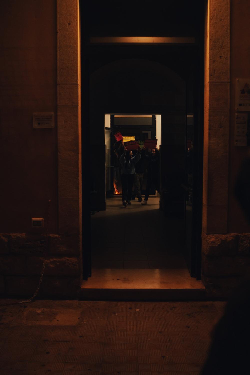 Entrance to the performance, seen from the street Entrance to the performance, seen from the street